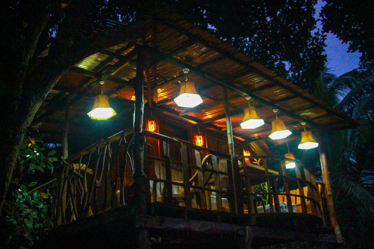Experience The Comforts Of An Amazing Treehouse Sigiriya Exterior foto